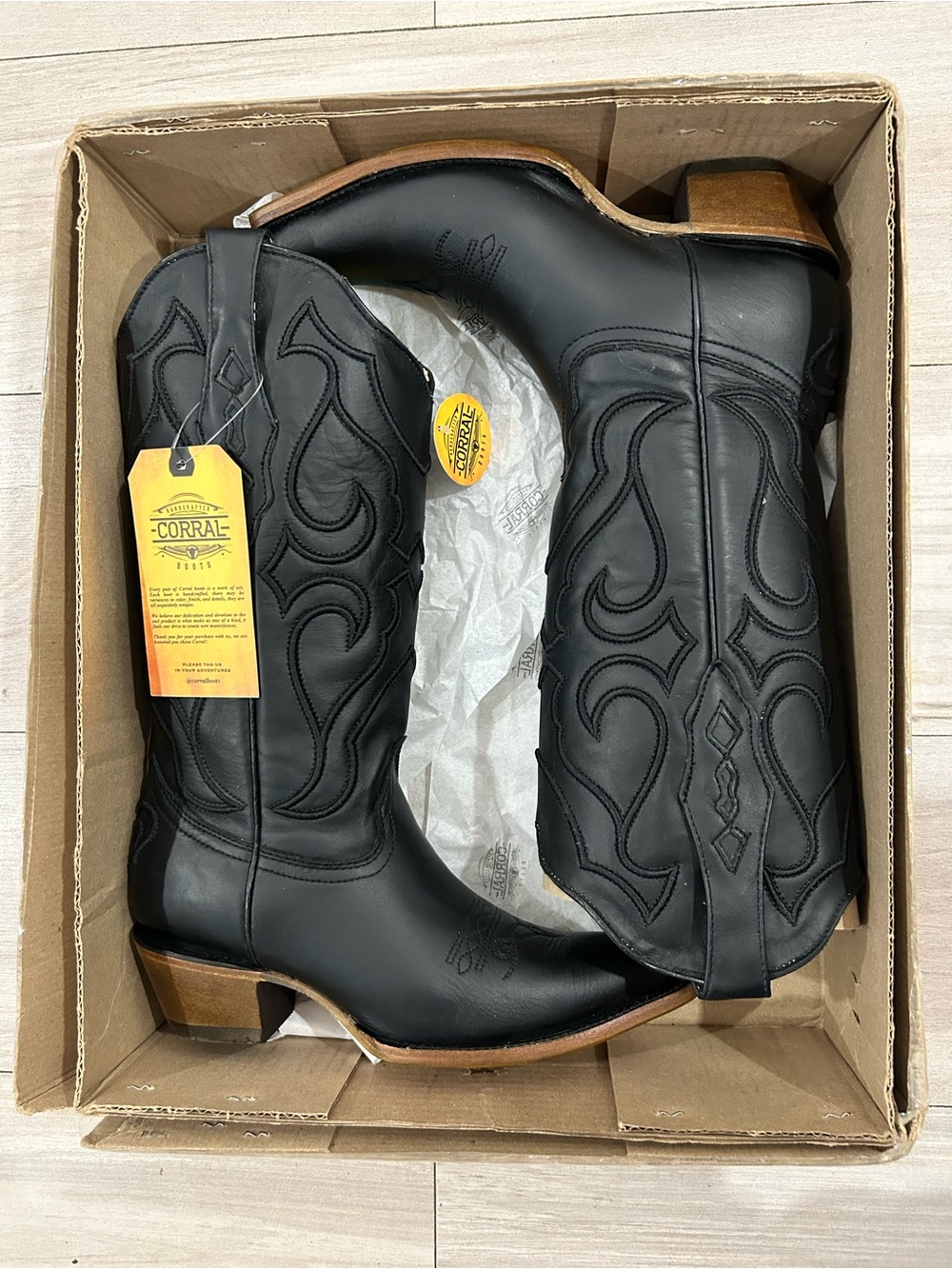 Corral Z5072 - Women’s Embroidery Black Snip Toe Cowboy Boot
